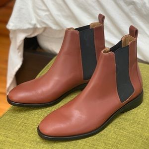 Everlane Chelsea Boots - size 7